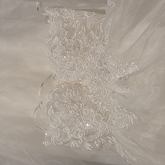 LULU'S EMBROIDERED ORGANZA STRAPLESS WEDDING GOWN Size Small - Picture 8 of 15